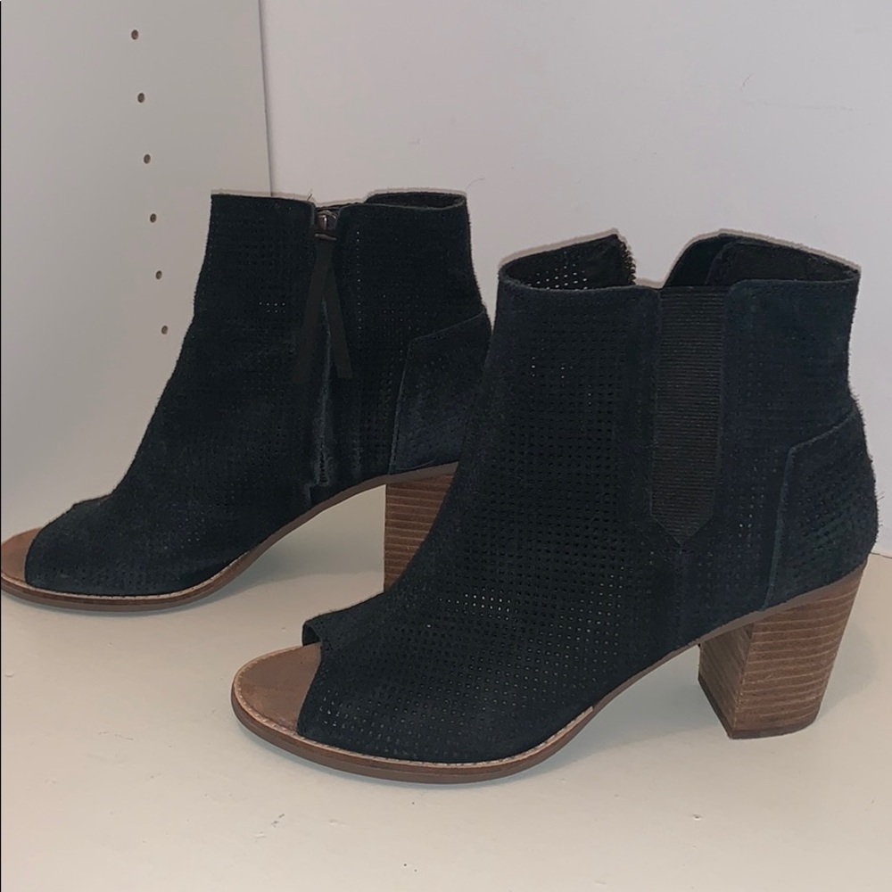 Open toed wedge heels